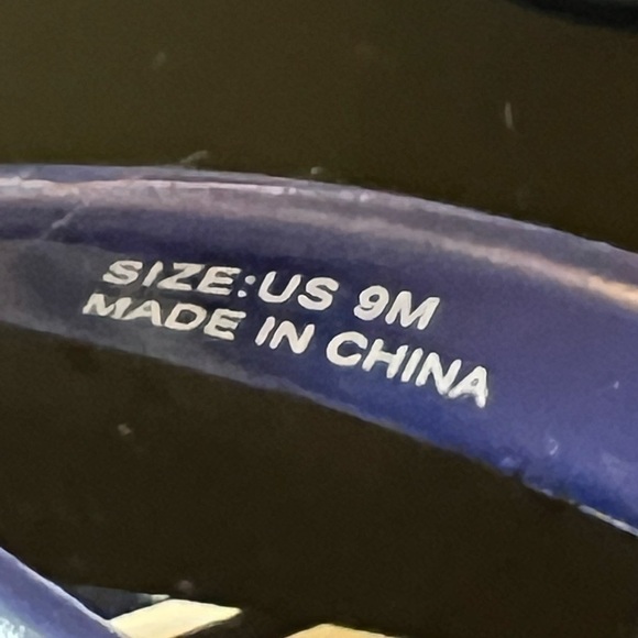 Kate Spadeβ Striped Flip Flops - Picture 3 of 3